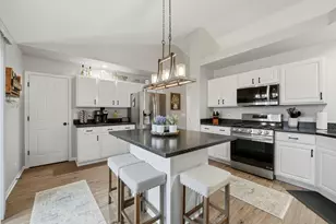 1824 Maplewood Ct, Grayslake, IL 60030 - Photo 8