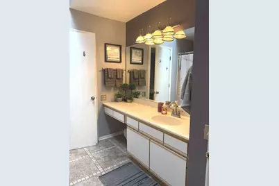 2038 College Green Drive, Elgin, IL 60123 - Photo 14