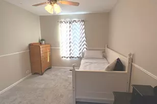 2038 College Green Dr, Elgin, IL 60123 - Photo 18