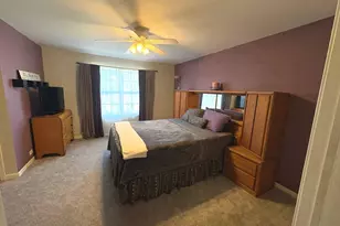 2038 College Green Dr, Elgin, IL 60123 - Photo 10