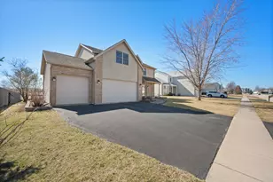 1282 Omega Cir Dr, Dekalb, IL 60115 - Photo 2