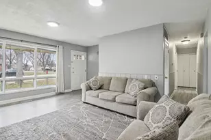 1625 Dennison Rd, Hoffman Estates, IL 60169 - Photo 6