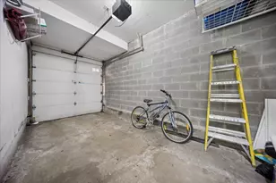 943 W College Pkwy, Chicago, IL 60608 - Photo 16