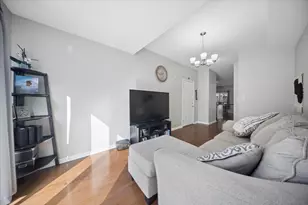 943 W College Pkwy, Chicago, IL 60608 - Photo 4