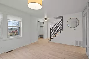 2718 W 96th Pl, Evergreen Park, IL 60805 - Photo 4