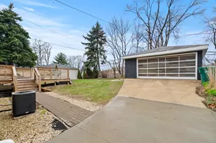 2718 W 96th Pl, Evergreen Park, IL 60805 - Photo 16