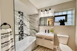 754 E 158th St, South Holland, IL 60473 - Photo 8