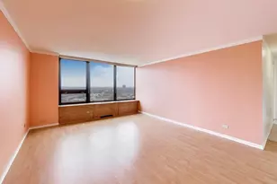 3930 N Pine Grove Ave, Chicago, IL 60613 - Photo 10