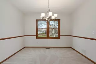 92 Foxboro Ln, Gurnee, IL 60031 - Photo 6