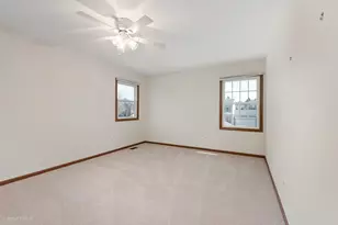 92 Foxboro Ln, Gurnee, IL 60031 - Photo 16