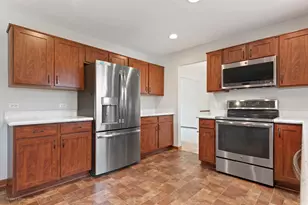 92 Foxboro Ln, Gurnee, IL 60031 - Photo 8