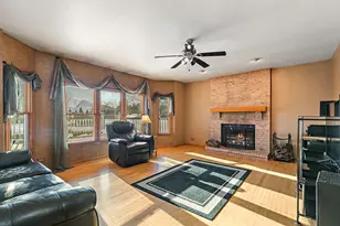 2051 Carlisle St, Algonquin, IL 60102 - Photo 10