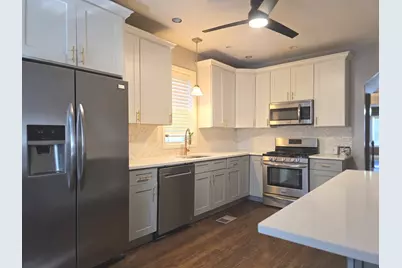 [Address not provided], Chicago, IL 60617 - Photo 10