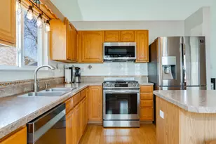 2013 Lyndhurst Ln, Aurora, IL 60503 - Photo 8