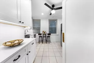 3640 N Pine Grove Ave, Chicago, IL 60613 - Photo 10