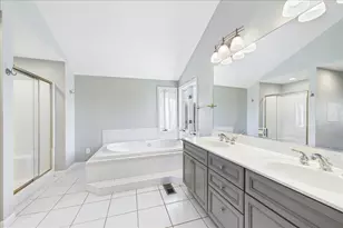 209 Mooregate Trail, Hawthorn Woods, IL 60047 - Photo 16