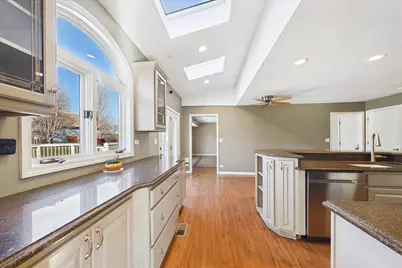 209 Mooregate Trail, Hawthorn Woods, IL 60047 - Photo 10