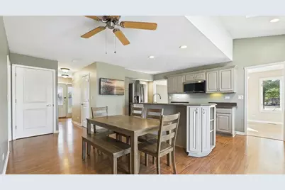 209 Mooregate Trail, Hawthorn Woods, IL 60047 - Photo 8