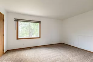 664 Regent Dr, Crystal Lake, IL 60014 - Photo 6