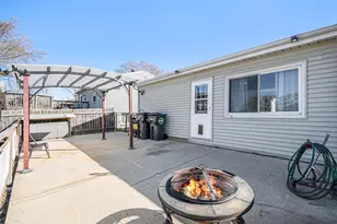 218 Mayfield Dr, Streamwood, IL 60107 - Photo 14