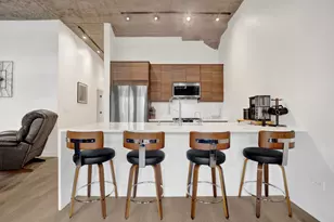 1071 W 15th St, Chicago, IL 60608 - Photo 2