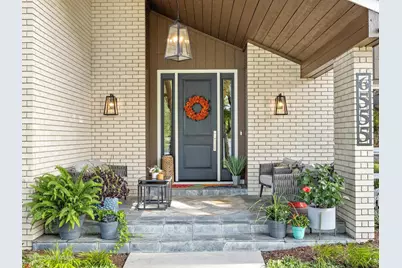 6555 Shabbona Road, Indian Head Park, IL 60525 - Photo 2