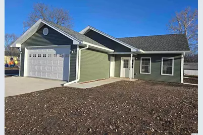 1301 Wabash Avenue, Carthage, IL 62321 - Photo 1