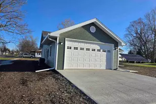 1301 Wabash Ave, Carthage, IL 62321 - Photo 18