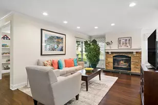 584 Edinburgh Ln, Prospect Heights, IL 60070 - Photo 2