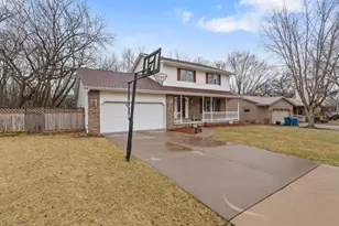 704 E 6th St, Coal Valley, IL 61240 - Photo 4