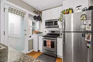 734 W Barry Ave, Chicago, IL 60657 - Photo 8
