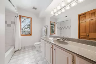 500 Buckingham Pl, Downers Grove, IL 60516 - Photo 26