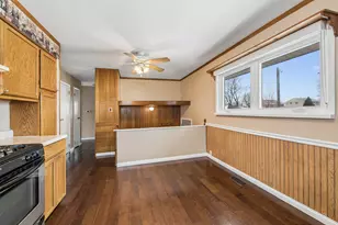 135 Ambassador Ave, Romeoville, IL 60446 - Photo 6