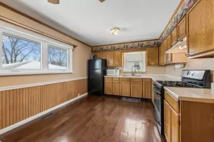 135 Ambassador Ave, Romeoville, IL 60446 - Photo 4