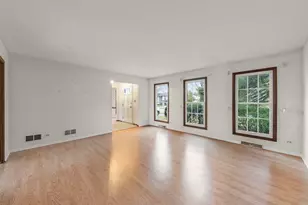 966 W Bauer Rd, Naperville, IL 60563 - Photo 6