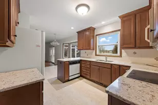 966 W Bauer Rd, Naperville, IL 60563 - Photo 10