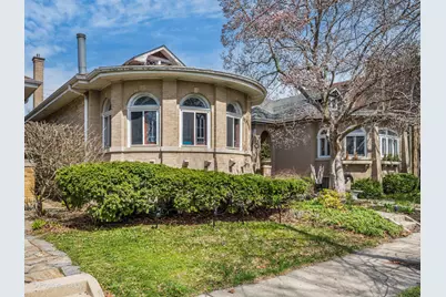 2542 W Coyle Avenue, Chicago, IL 60645 - Photo 2