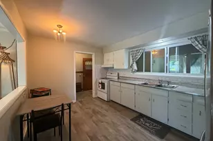 1427 Mark Dr, Freeport, IL 61032 - Photo 6