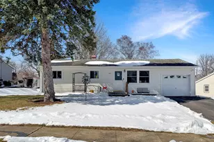 1427 Mark Dr, Freeport, IL 61032 - Photo 2