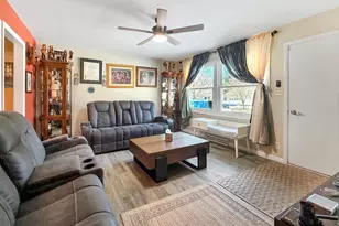 1427 Mark Dr, Freeport, IL 61032 - Photo 4