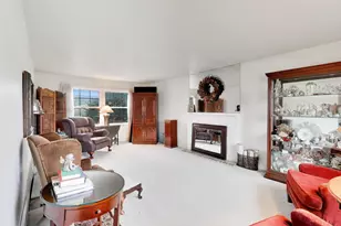 1111 E Greenwood Dr, Mount Prospect, IL 60056 - Photo 6