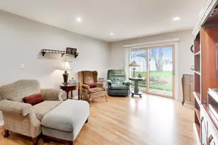 1111 E Greenwood Dr, Mount Prospect, IL 60056 - Photo 16