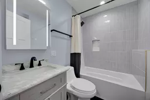 2046 W Moffat St, Chicago, IL 60647 - Photo 12