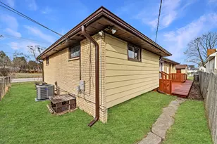 2100 Enoch Ave, Zion, IL 60099 - Photo 28