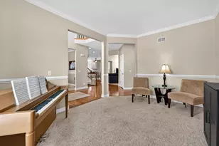 1823 Kings Gate Ln, Crystal Lake, IL 60014 - Photo 6