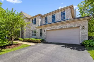 4 Sherwood Ct, Lake in the Hills, IL 60156 - Photo 2