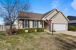 3920 Trailway Dr, Champaign, IL 61822 - Photo 2