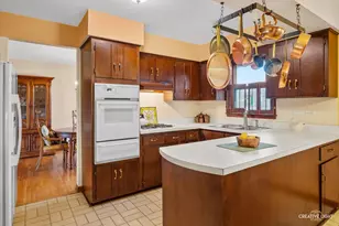 825 Columbia Ln, Darien, IL 60561 - Photo 6