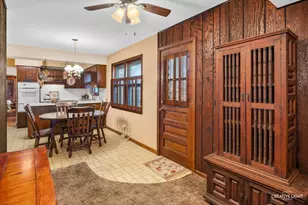 825 Columbia Ln, Darien, IL 60561 - Photo 10