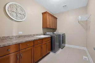 37W220 Mission Hills Dr, Saint Charles, IL 60175 - Photo 32